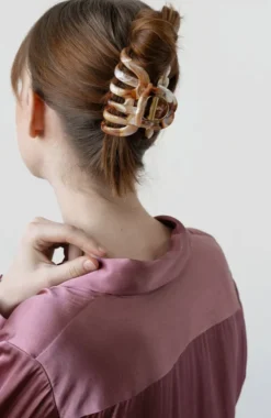 Odelia Claw Clip
